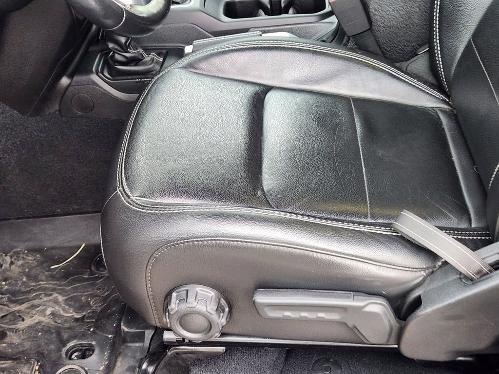 Used 2019 Jeep Wrangler Unlimited Sahara image 6