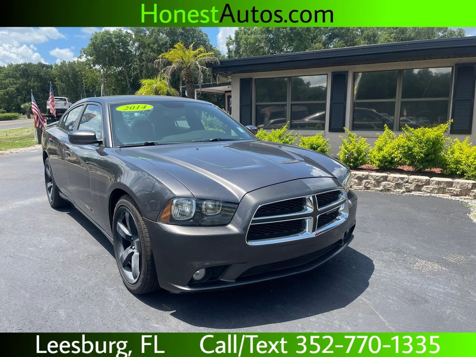Used 2014 Dodge Charger SXT RWD image 1