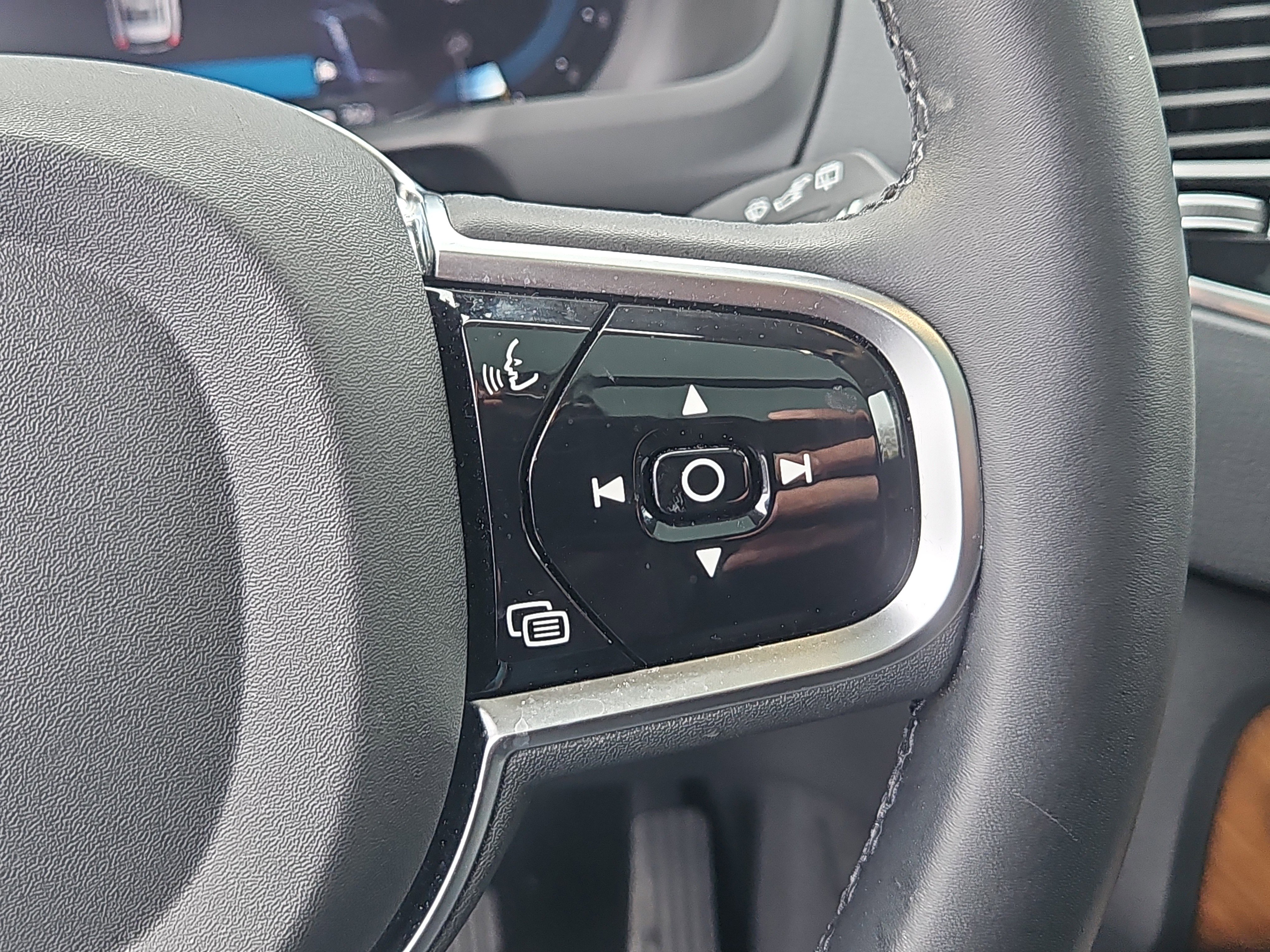 Used 2025 Volvo XC90 B6 Plus w/ Protection Package Premier image 21