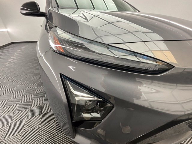 Used 2022 Chevrolet Bolt EUV LT w/ Comfort Package FWD image 20