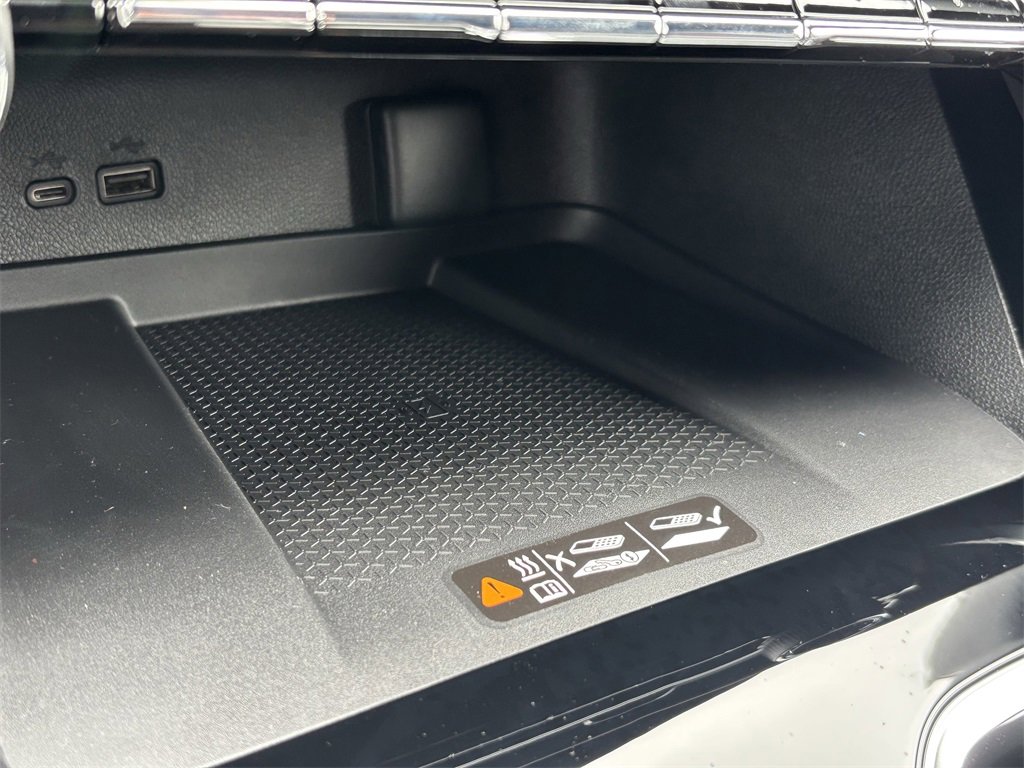 New 2026 Chevrolet Traverse RS w/ LPO, Floor Liner Package image 24