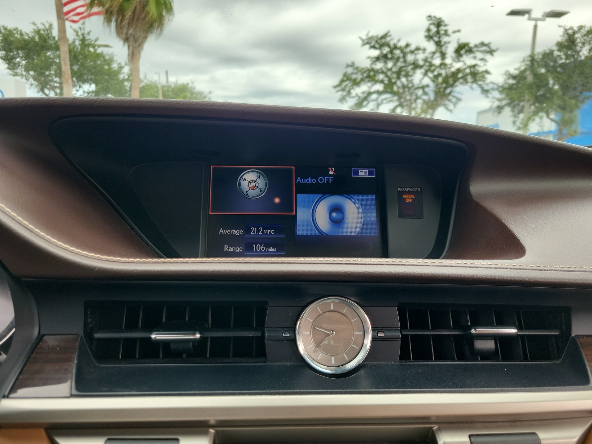 Used 2016 Lexus ES 350 w/ Luxury Package w/Wood Trim FWD image 24