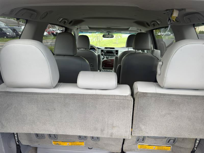Used 2013 Toyota Sienna XLE AWD/4WD image 9