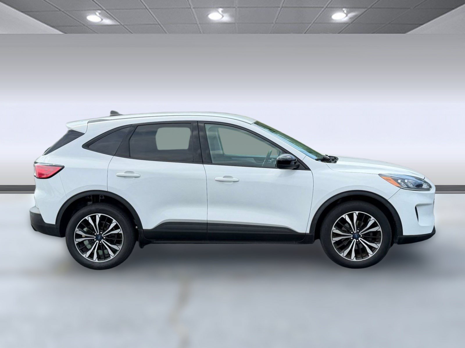 Used 2022 Ford Escape SE w/ SE Sport Appearance Package AWD/4WD image 5