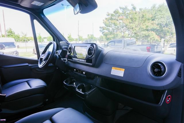 Used 2021 Mercedes-Benz Sprinter 2500 image 31