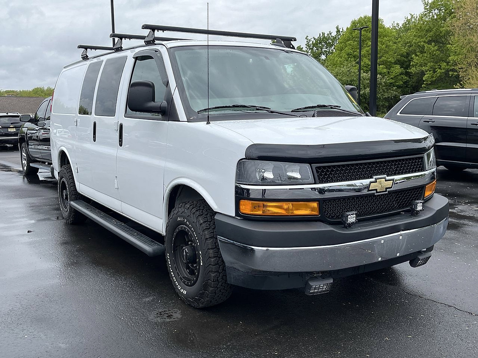 Used 2023 Chevrolet Express 2500 w/ Driver Convenience Package RWD image 2