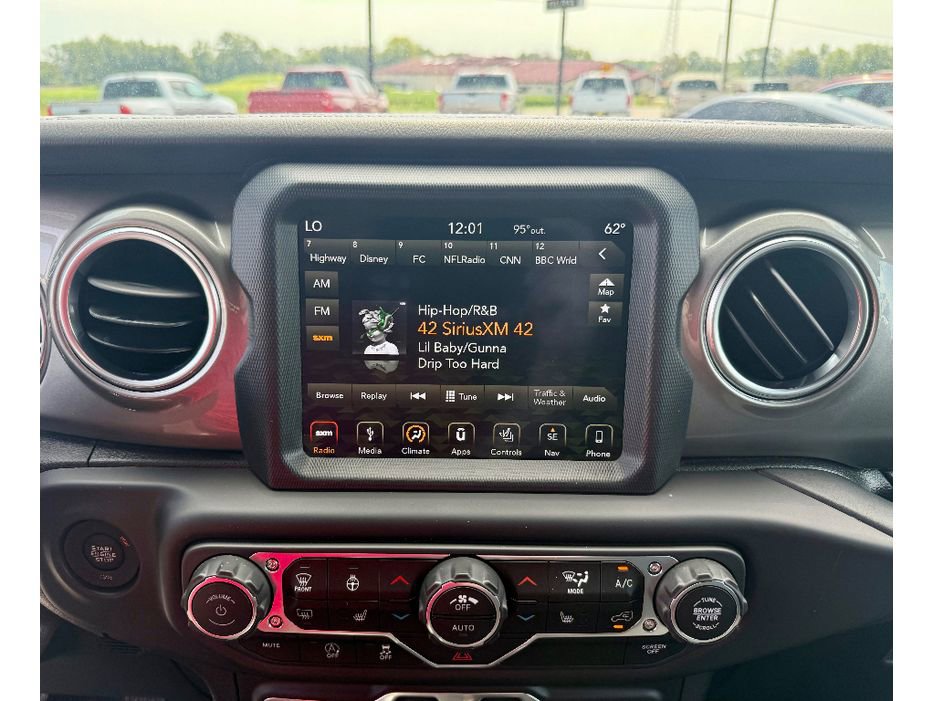 Used 2018 Jeep Wrangler Unlimited Sahara image 17