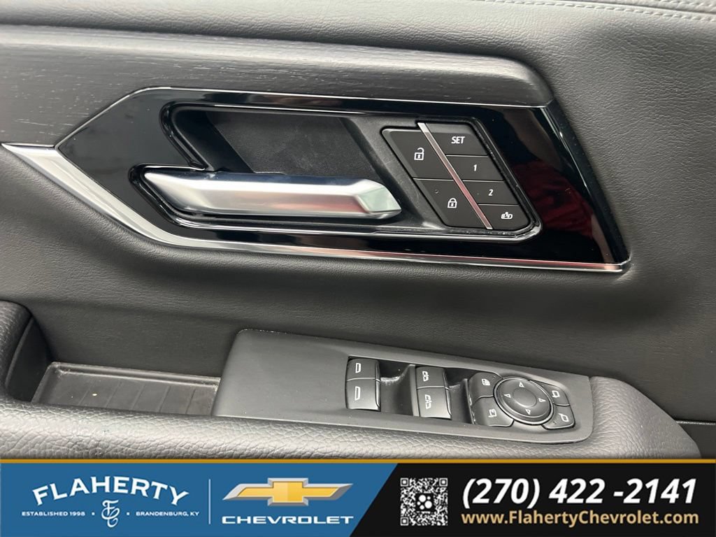 Used 2025 GMC Yukon XL Denali AWD/4WD image 22