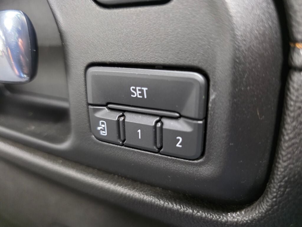 Used 2019 GMC Sierra 1500 AT4 w/ AT4 Preferred Package AWD/4WD image 17