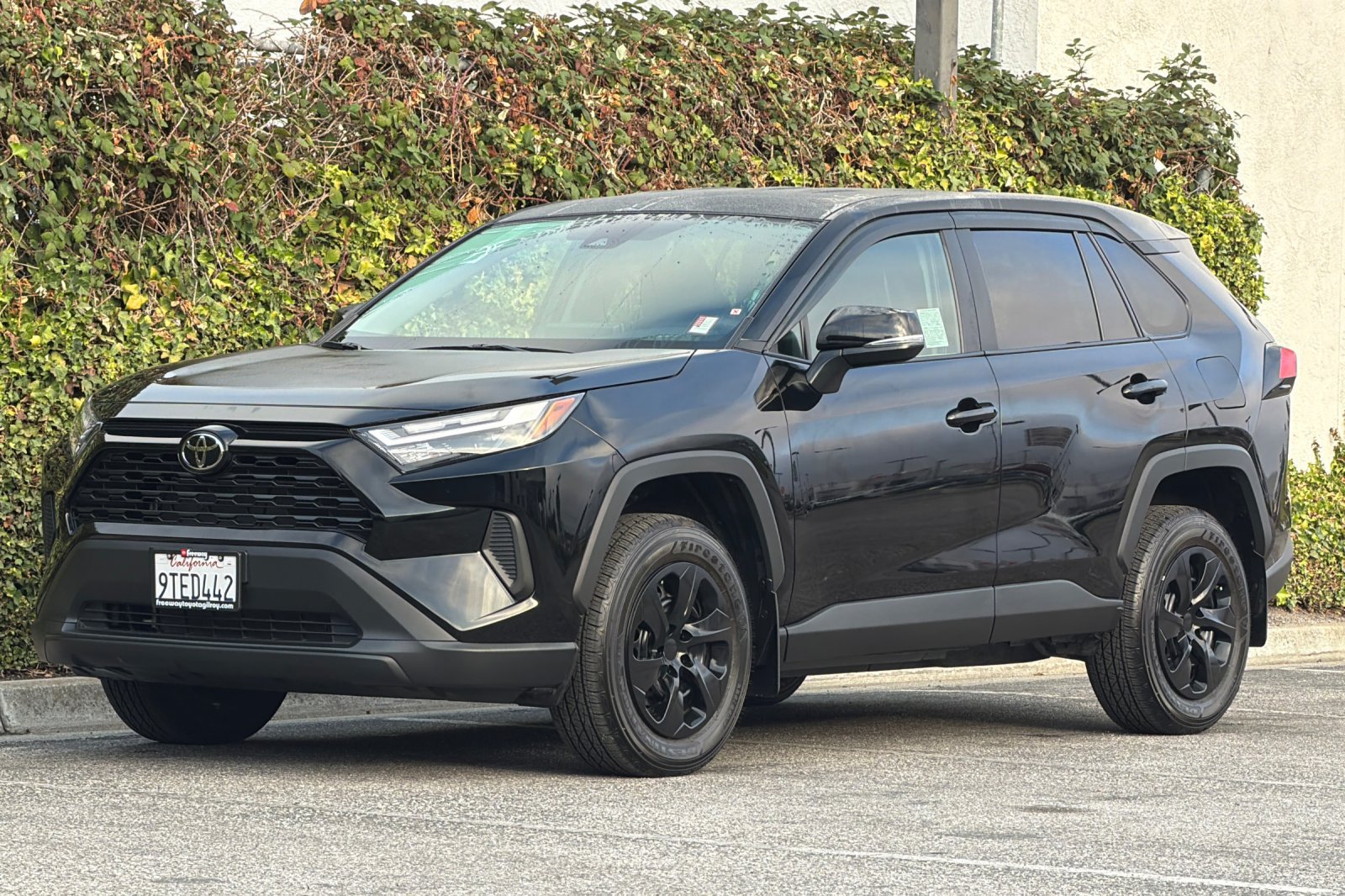 Used 2025 Toyota RAV4 LE AWD/4WD image 9