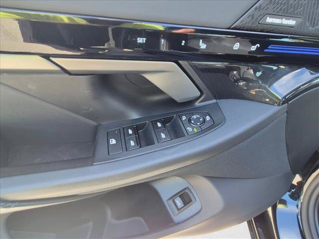 Used 2025 BMW 530i w/ M Sport Package RWD image 10
