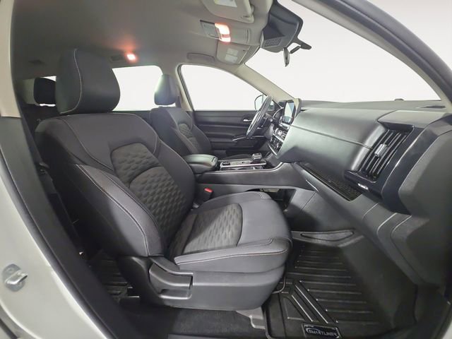 Used 2022 Nissan Pathfinder SV image 15