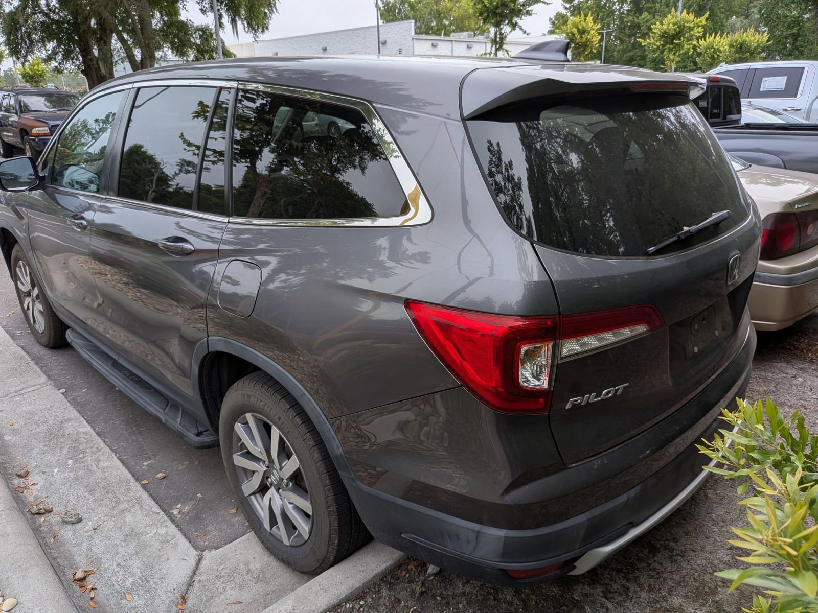 Used 2021 Honda Pilot EX image 4