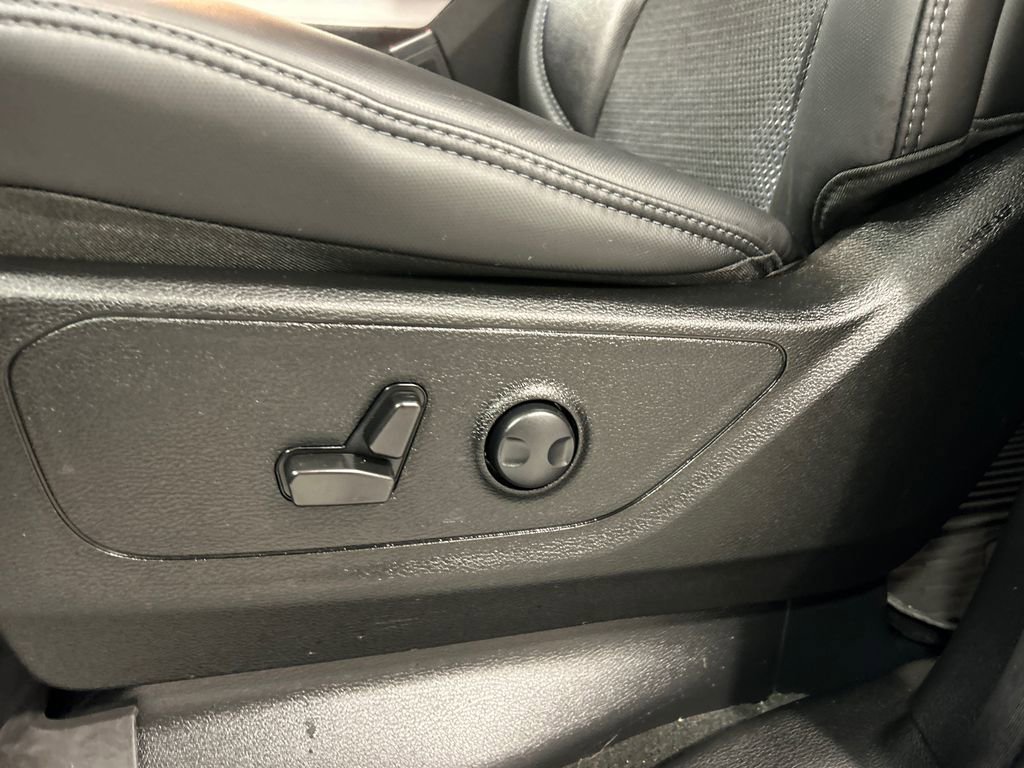 Used 2023 RAM 1500 Big Horn AWD/4WD image 16