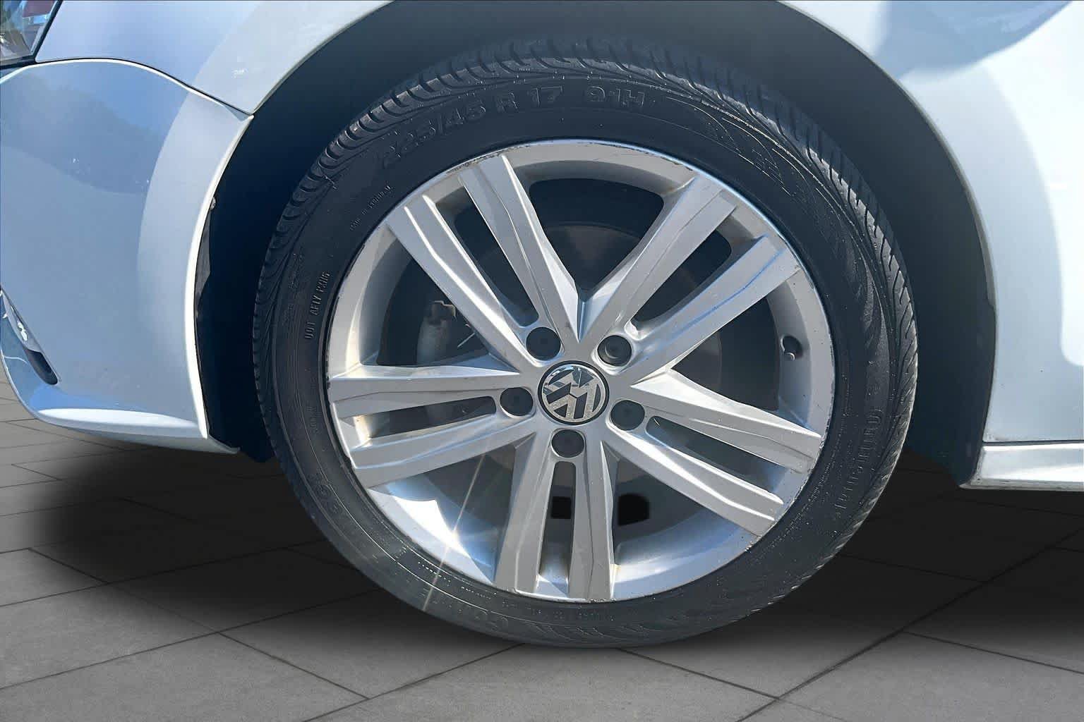 Used 2015 Volkswagen Jetta SEL FWD image 11