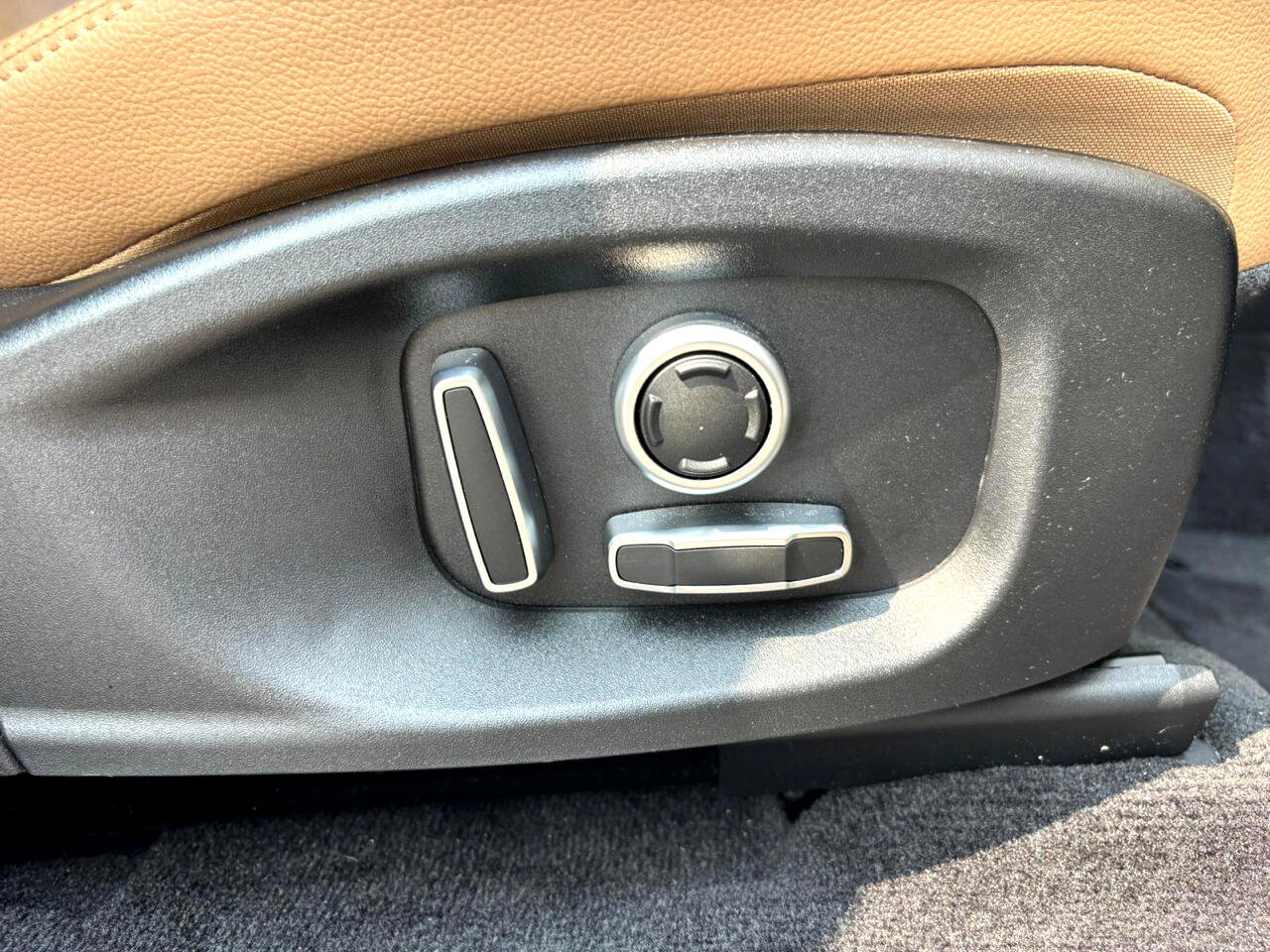 Used 2021 Jaguar E-PACE image 37