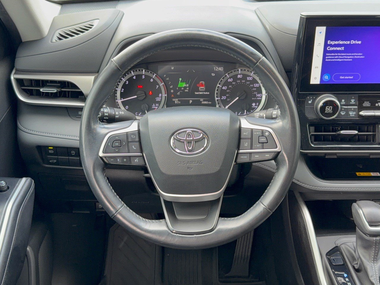 Used 2023 Toyota Highlander XLE FWD image 10
