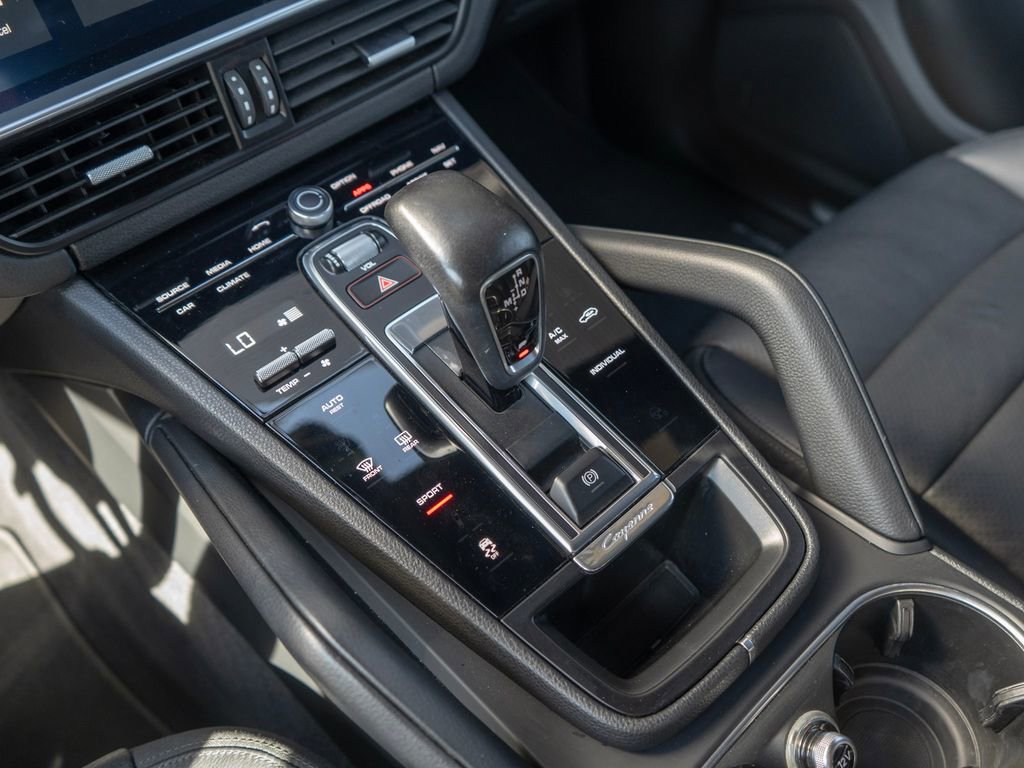 Used 2020 Porsche Cayenne AWD/4WD image 24