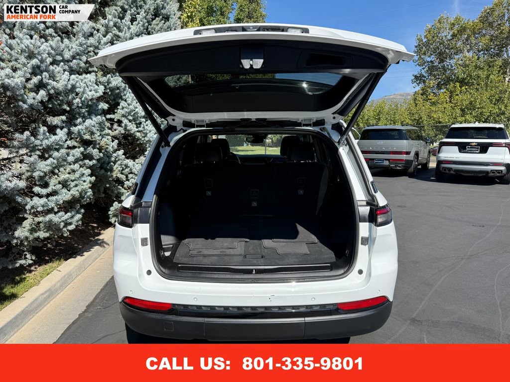 Used 2023 Jeep Grand Cherokee Altitude image 37