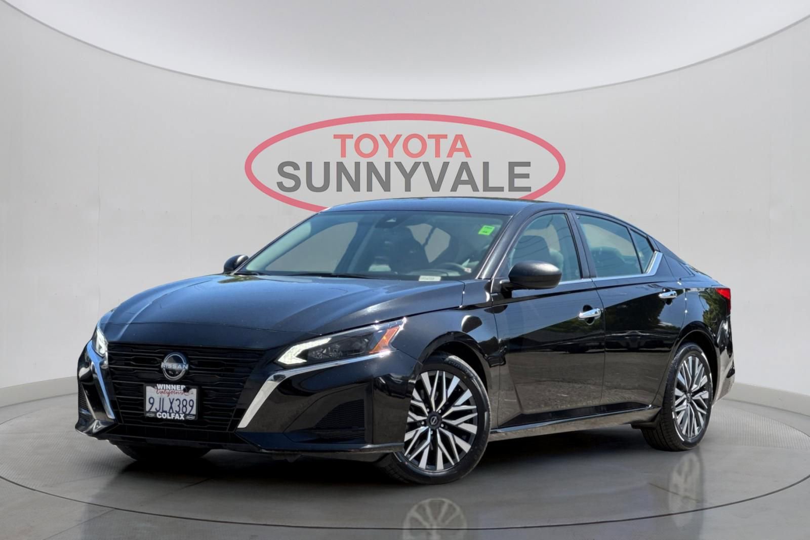 Used 2024 Nissan Altima 2.5 SV FWD image 2