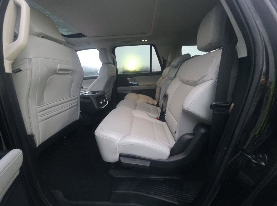 Used 2025 Ford Expedition Max Platinum image 8