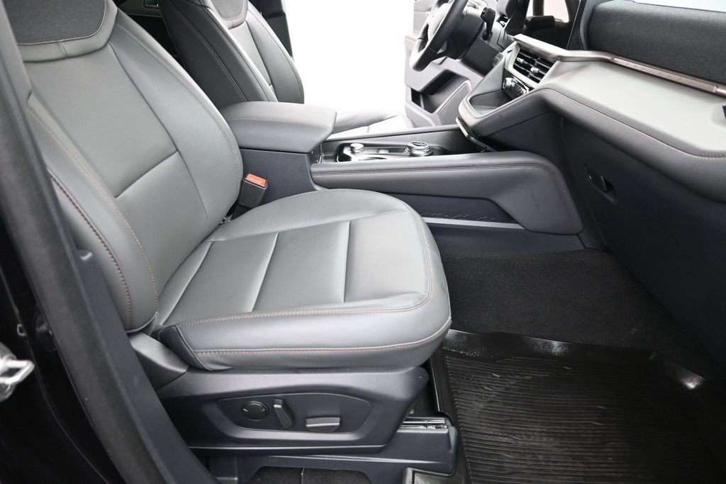 Used 2025 Ford Explorer Active w/ Active Comfort Package RWD image 17