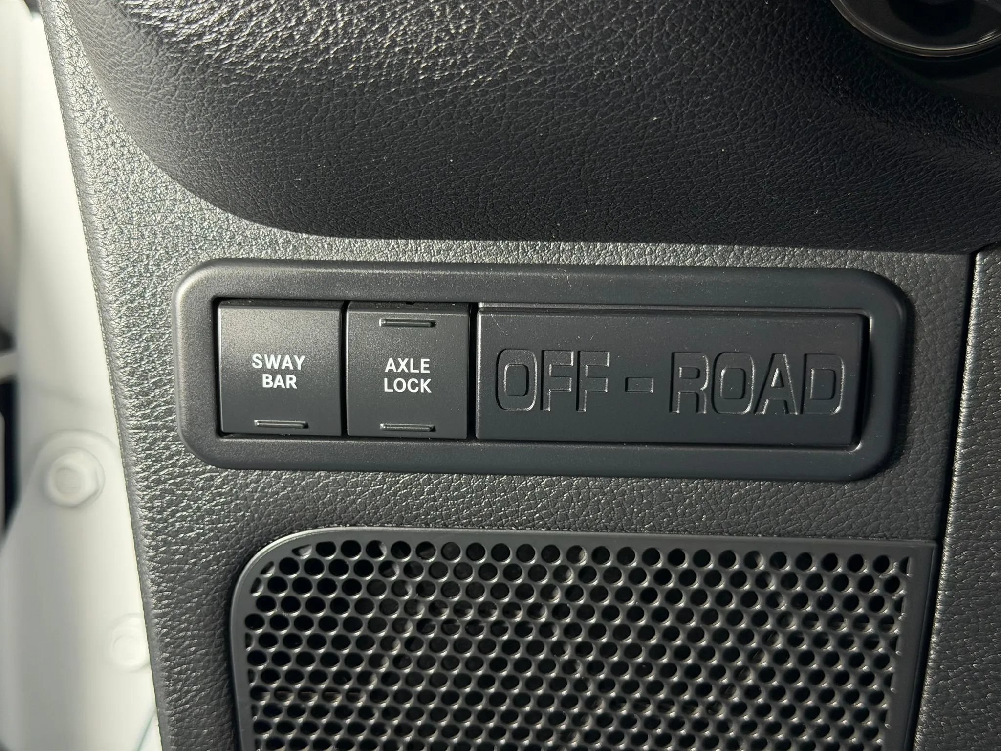 Used 2015 Jeep Wrangler Unlimited Rubicon w/ Connectivity Group AWD/4WD image 38