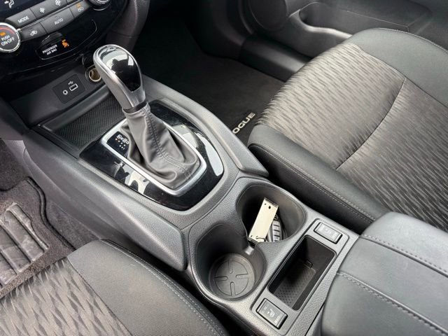 Used 2020 Nissan Rogue SV image 22