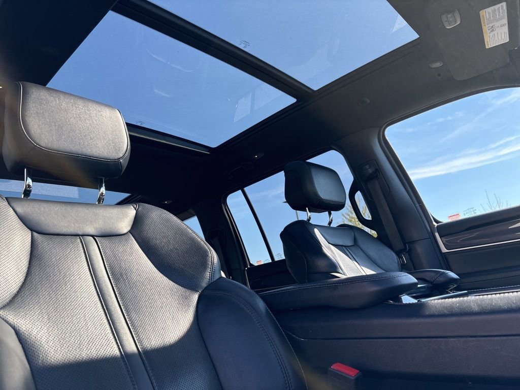 Used 2023 Jeep Wagoneer 4WD w/ Premium Group I image 15