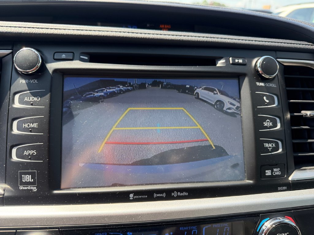 Used 2019 Toyota Highlander Limited FWD image 19