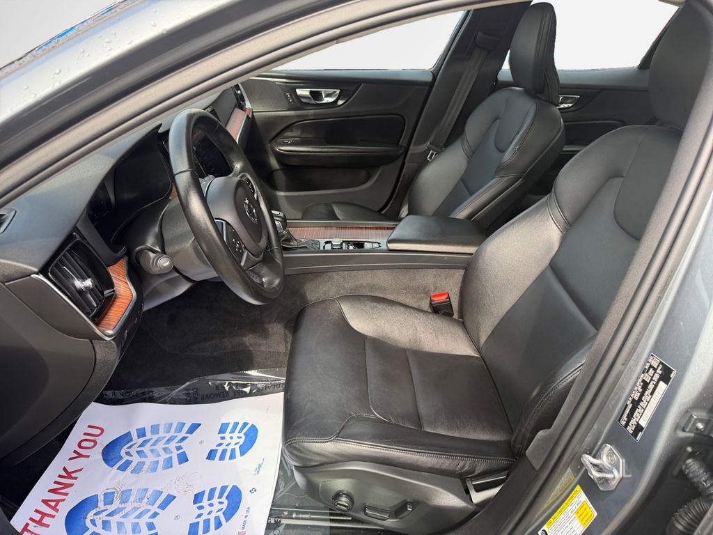 Used 2021 Volvo S60 T5 Momentum image 12
