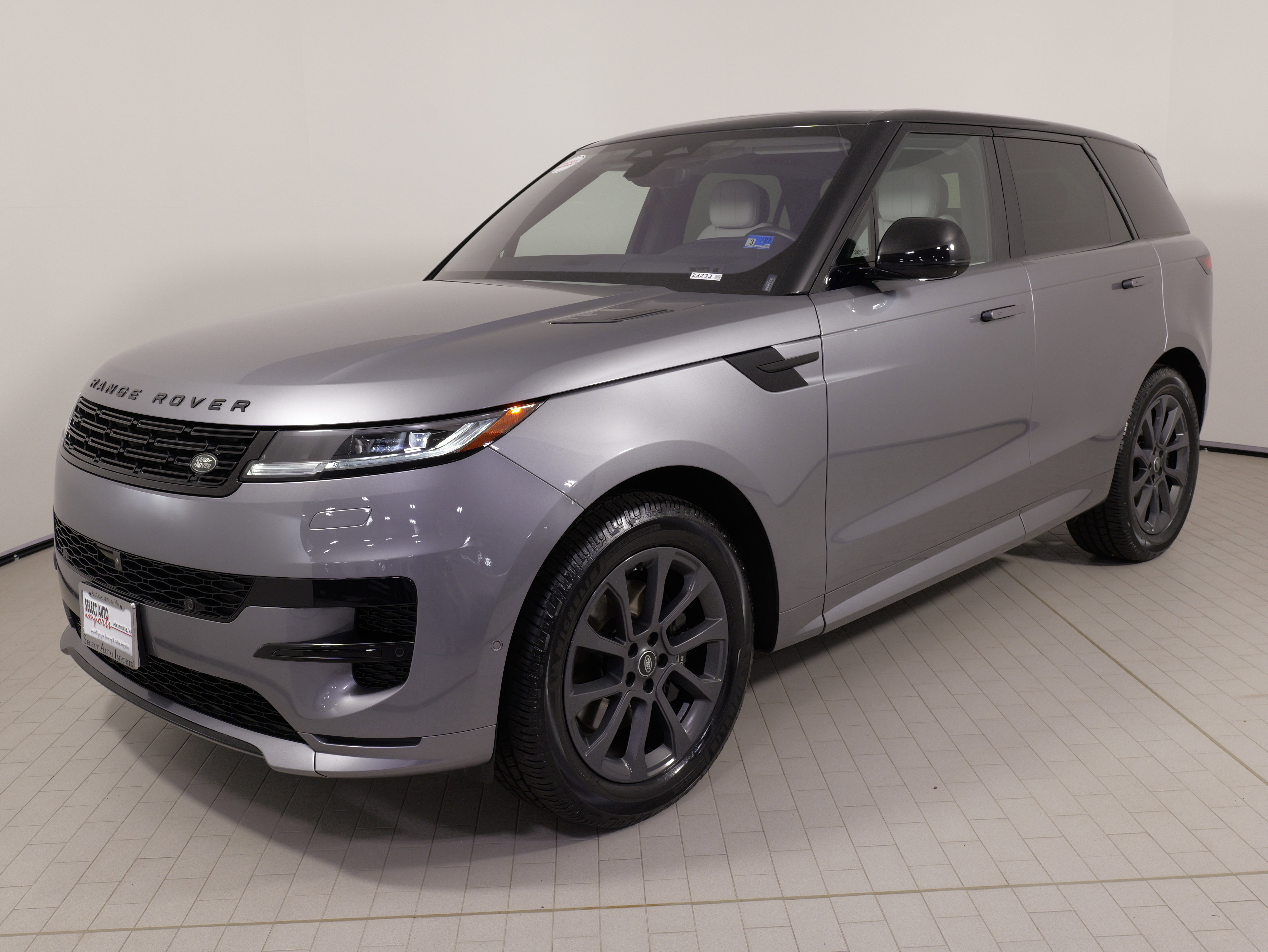 Used 2023 Land Rover Range Rover Sport SE Dynamic image 3