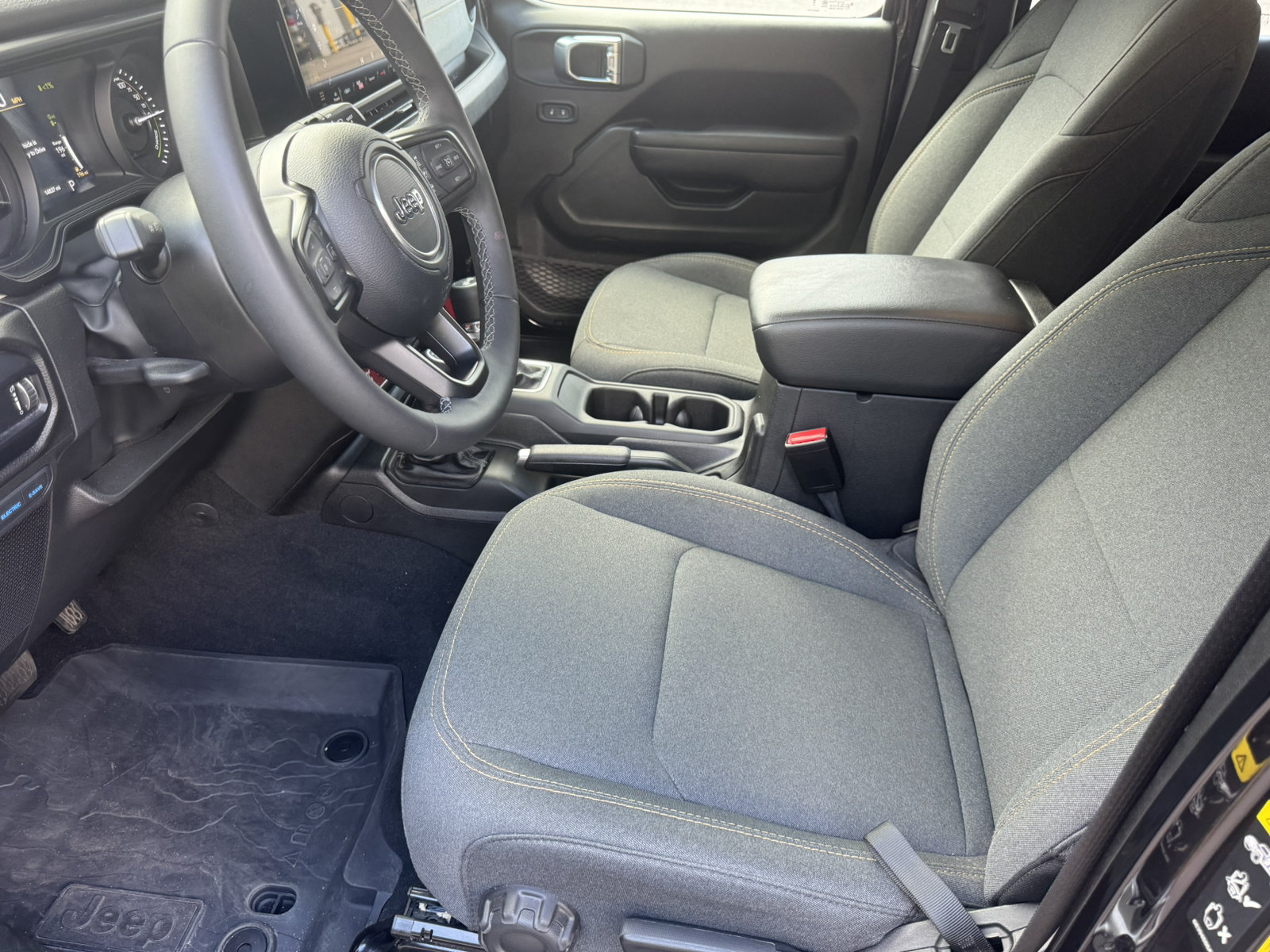 Used 2025 Jeep Wrangler Willys AWD/4WD image 9
