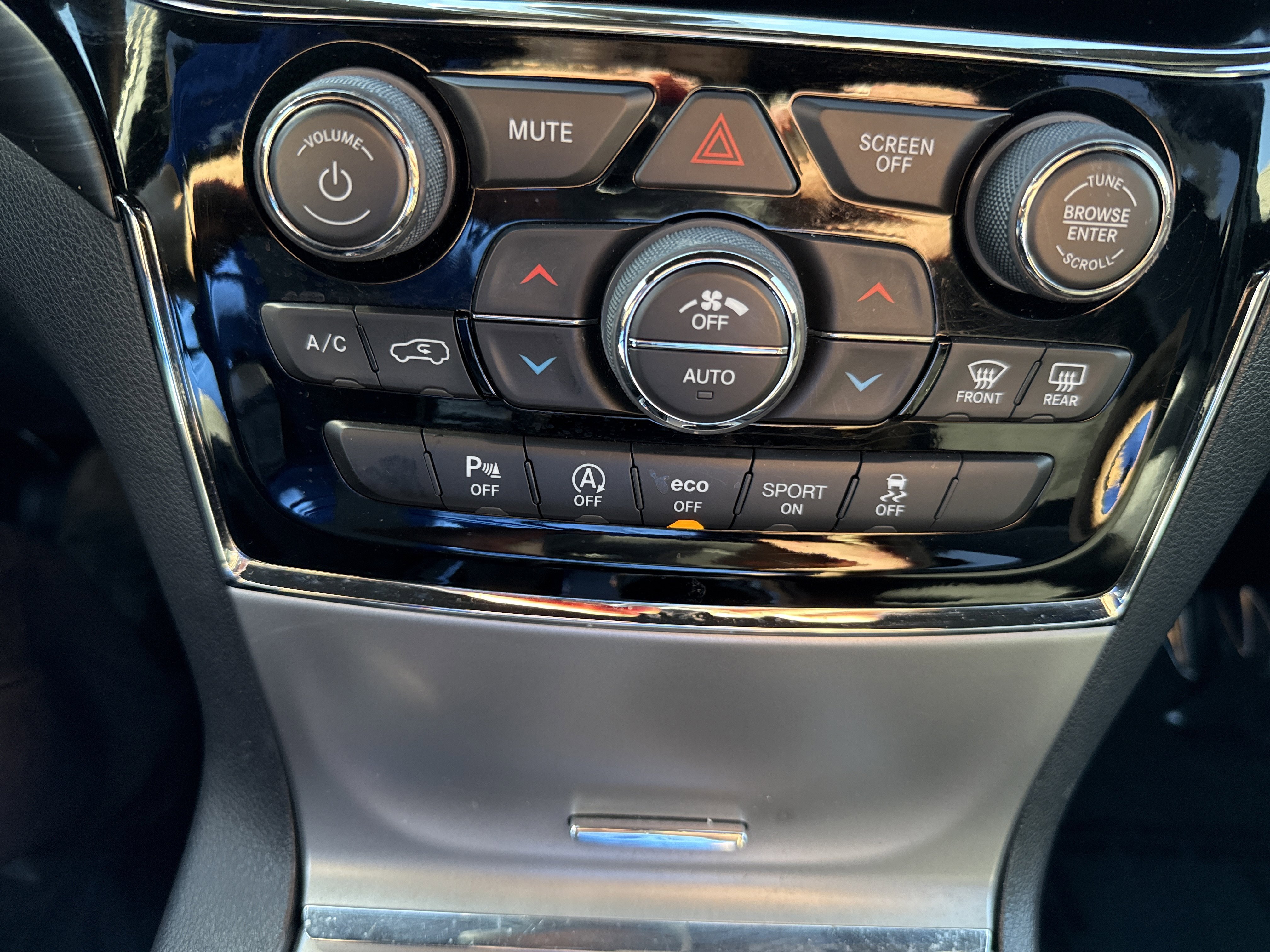 Used 2019 Jeep Grand Cherokee Altitude image 23