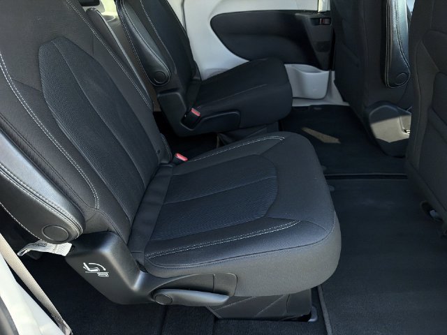 Used 2021 Chrysler Voyager LX FWD image 33