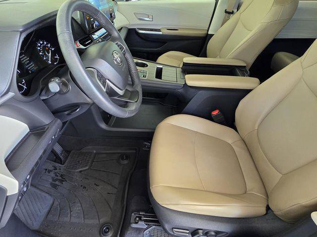Certified 2024 Toyota Sienna XLE FWD image 6