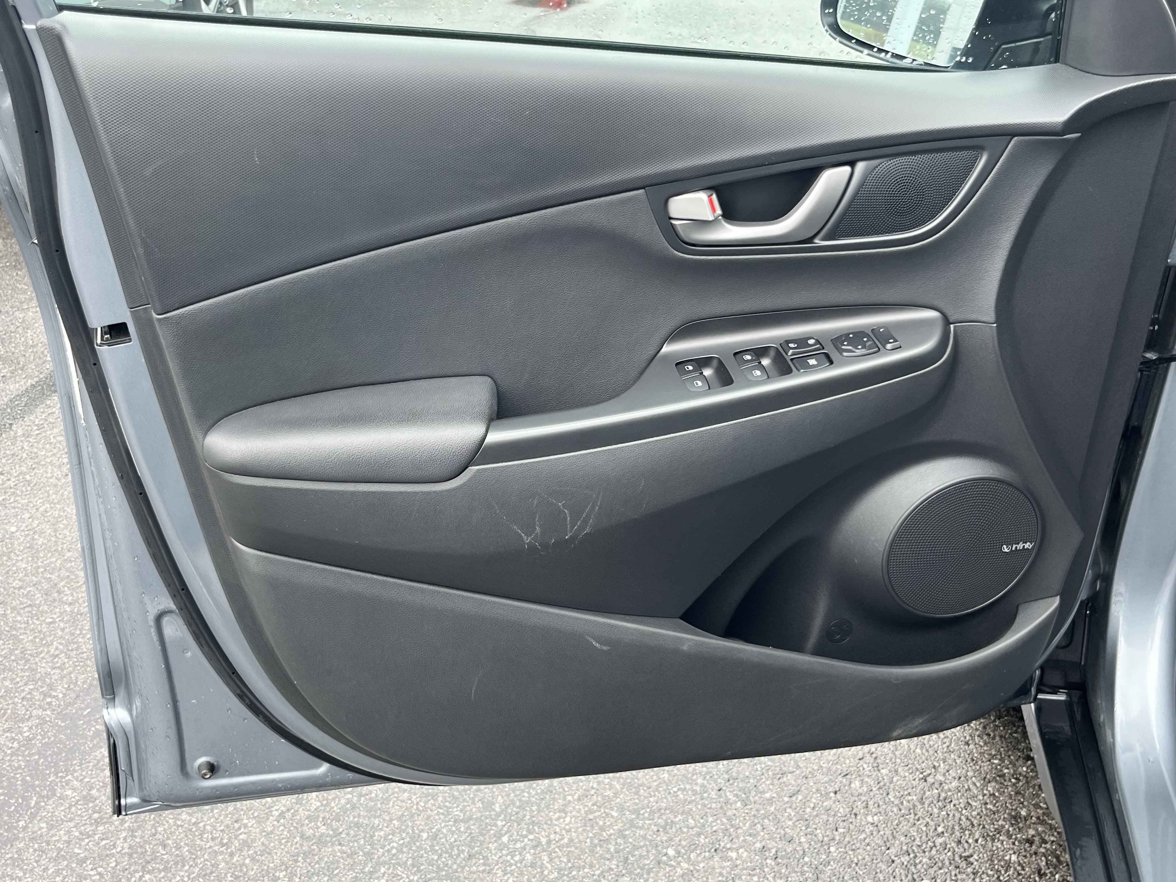 Used 2021 Hyundai Kona Limited image 14