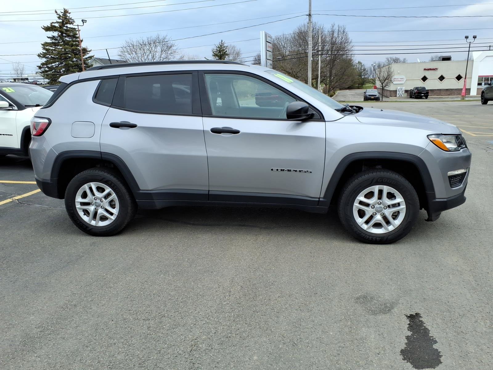 Used 2018 Jeep Compass Sport w/ Tech Group image 4