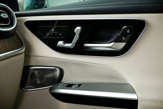 Used 2024 Mercedes-Benz GLC 300 4MATIC image 41