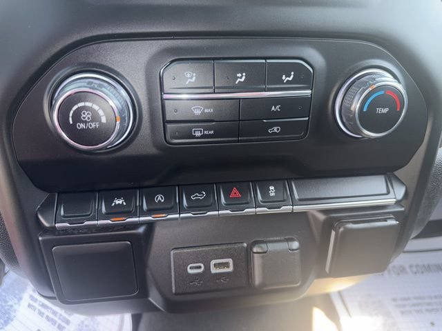 Used 2022 Chevrolet Silverado 1500 Custom w/ LPO, Dark Essentials Package AWD/4WD image 17
