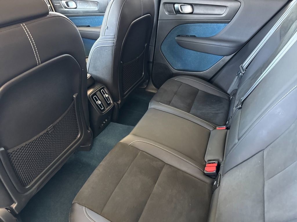 Certified 2023 Volvo C40 P8 Recharge Ultimate image 11