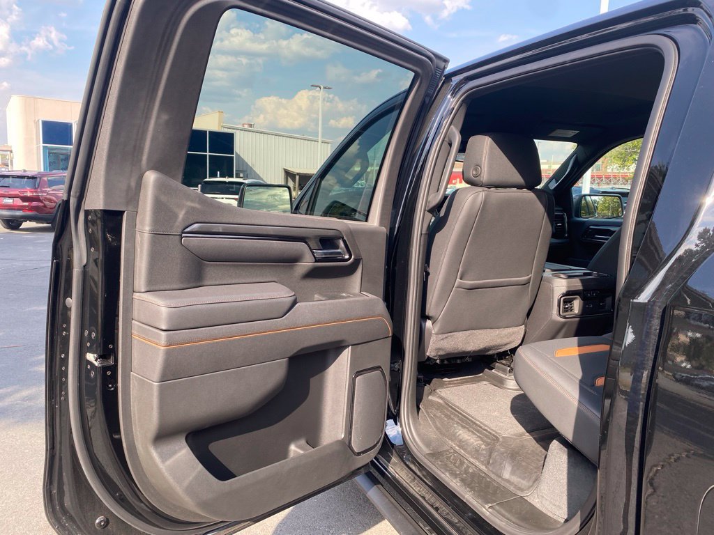 Used 2025 GMC Sierra 1500 AT4 w/ Technology Package AWD/4WD image 29