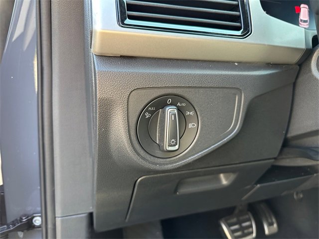 Used 2021 Volkswagen Atlas Cross Sport SEL Premium image 21