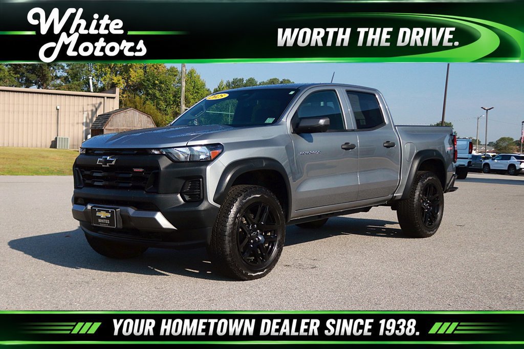 Used 2025 Chevrolet Colorado Trail Boss AWD/4WD image 1