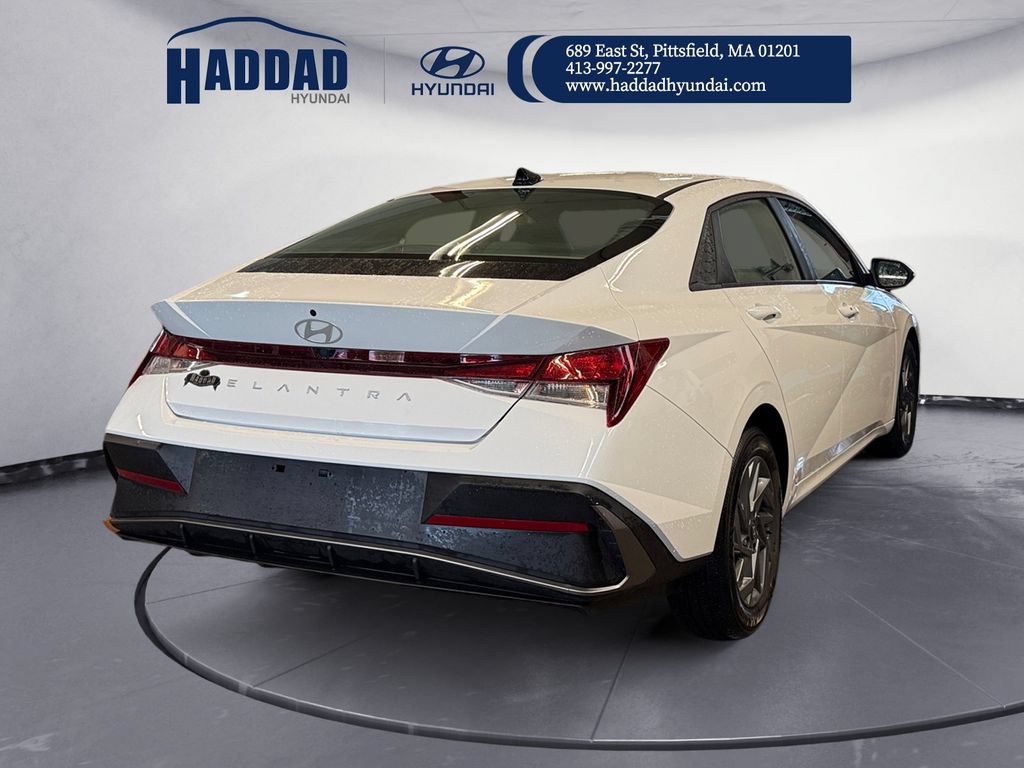 Certified 2024 Hyundai Elantra SEL FWD image 5