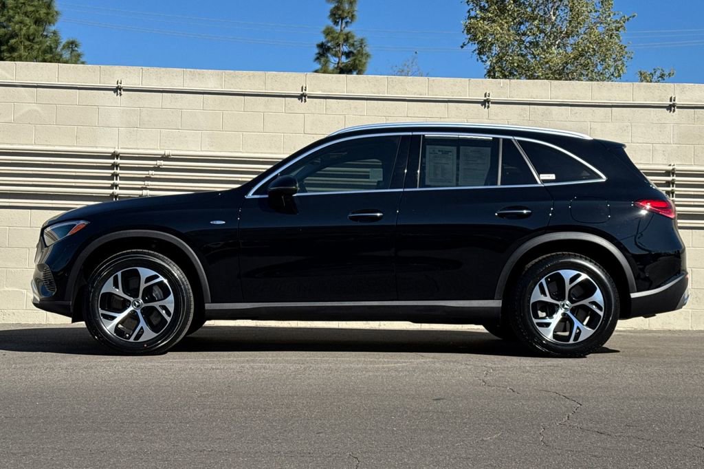 Used 2025 Mercedes-Benz GLC 350e 4MATIC image 9