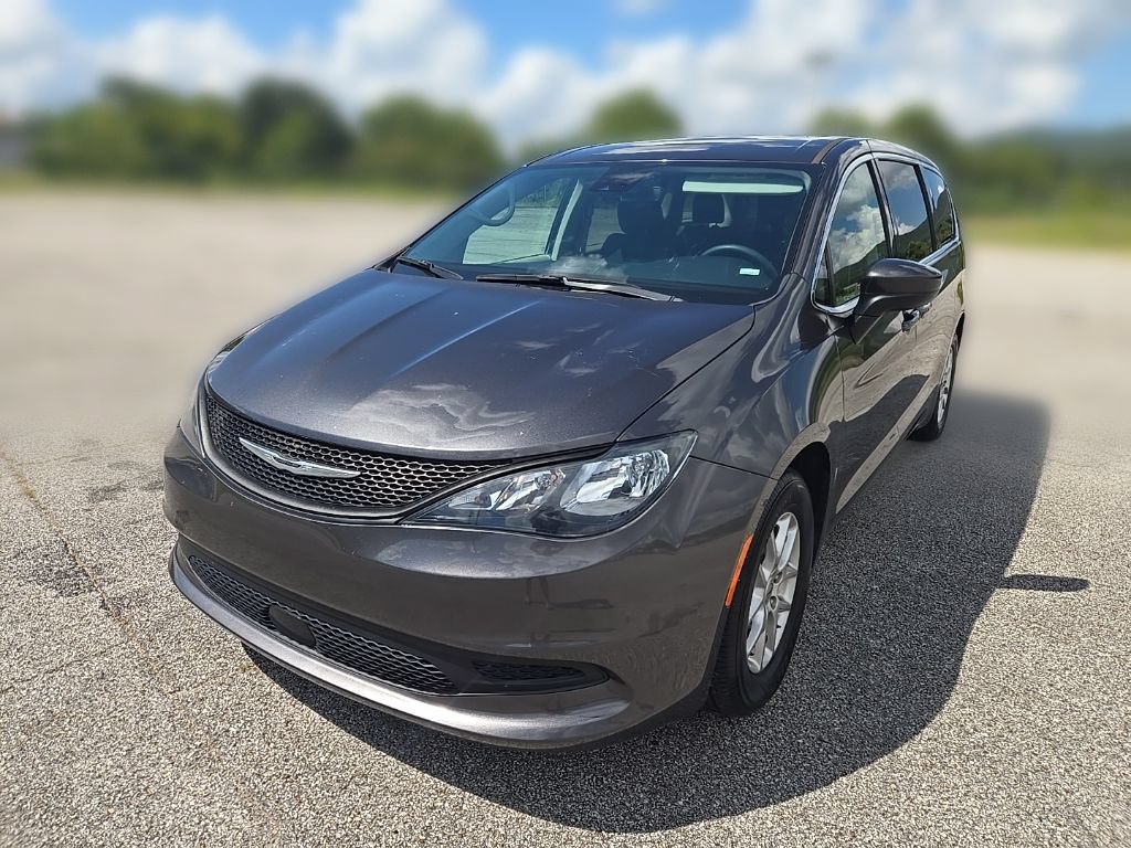 Used 2023 Chrysler Voyager LX FWD image 9