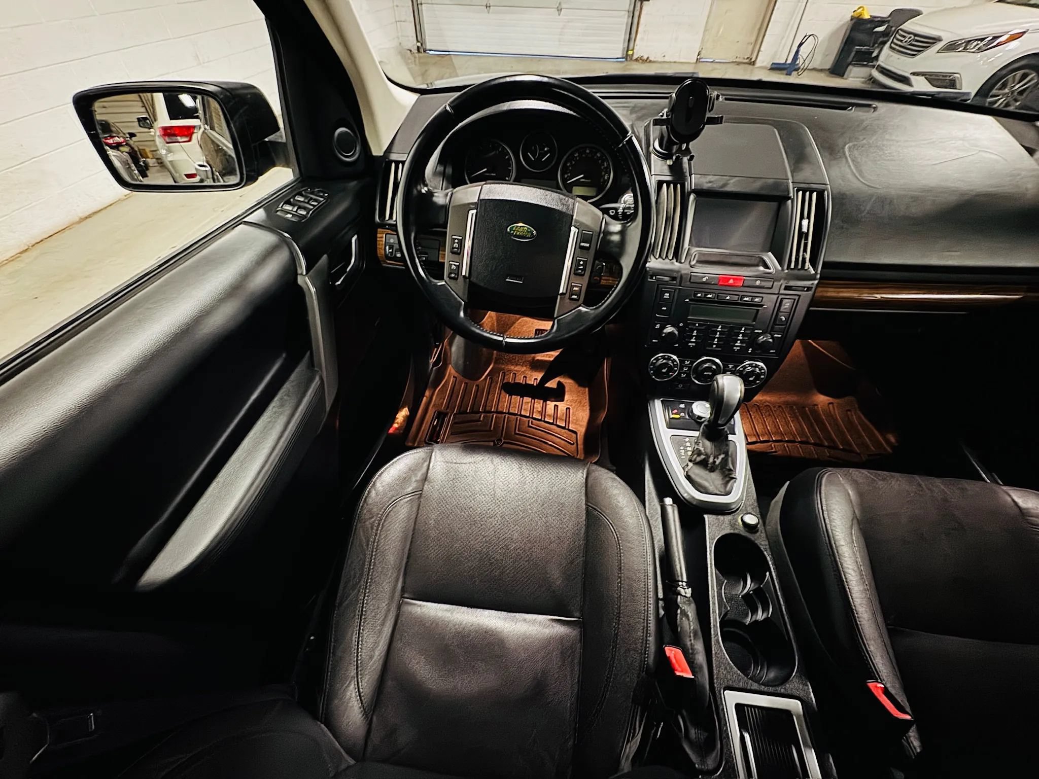 Used 2010 Land Rover LR2 HSE AWD/4WD image 13