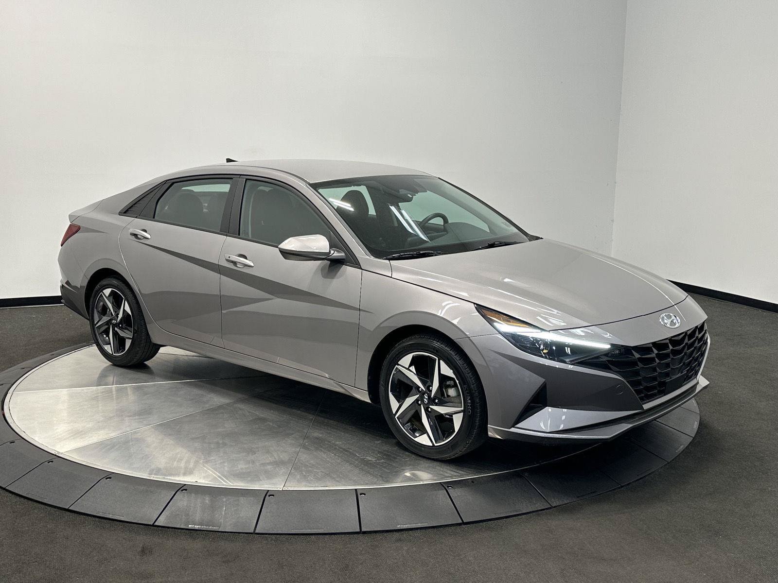 Certified 2023 Hyundai Elantra SEL w/ Convenience Package FWD image 2