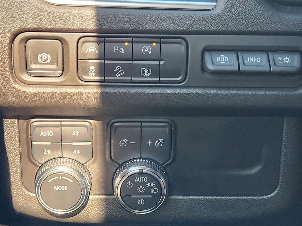 Used 2024 GMC Yukon XL AT4 w/ Technology Package image 24